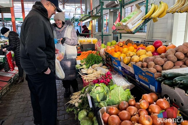 Kupovina u zadnji čas - pijaca puna kupaca
