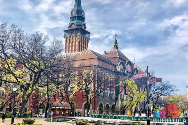 Praznično radno vreme za Badnji dan i Božić po Gregorijanskom kalendaru