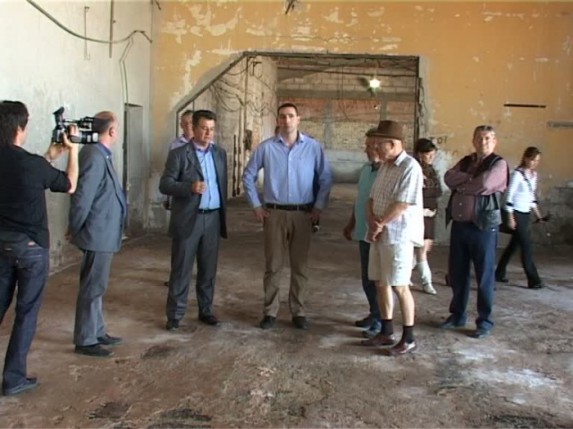 Azohem preseljen i prazan