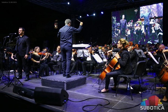 Subotički simfonijski orkestar, hor i preko stotinu umetnika 30. avgusta na Gradskom trgu