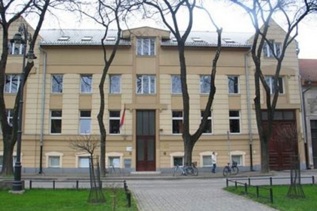 Učenici gimnazije Deže Kostolanji na takmičenju o demokratiji, socijalnom stanju i društvenim problemima