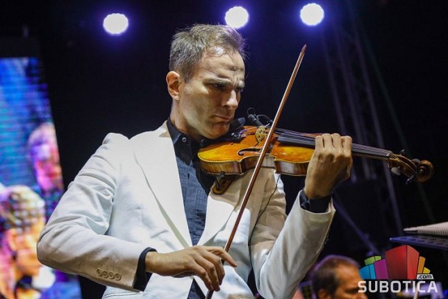 Stefan Milenković i Subotički simfonijski orkestar oduševili Subotičane