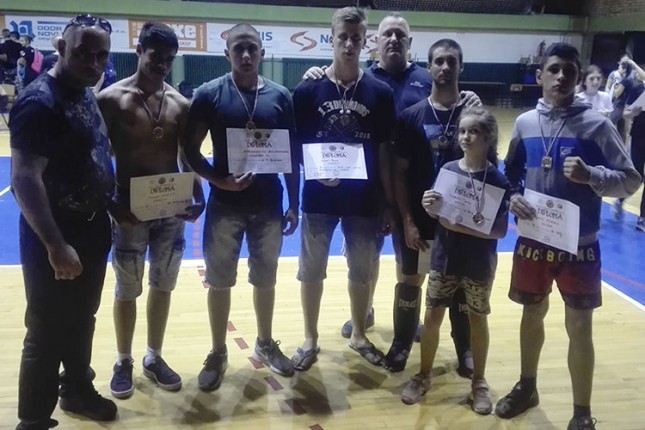 Kikbokseri Spartaka osvojili šest medalja na turniru u Novom Bečeju