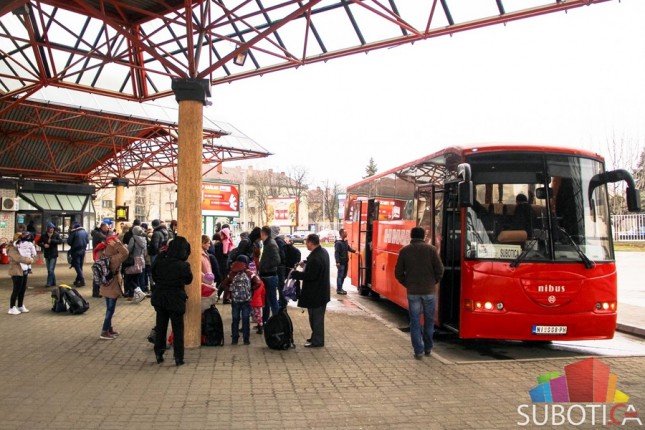 U Suboticu svakodnevno stiže između pet i osam autobusa sa Kosova
