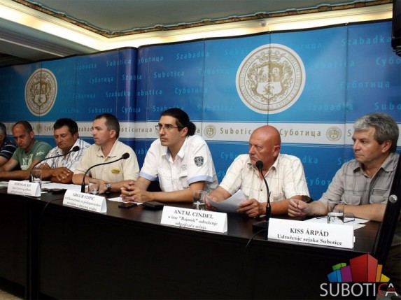 Poljoprivrednici prete blokadom puteva