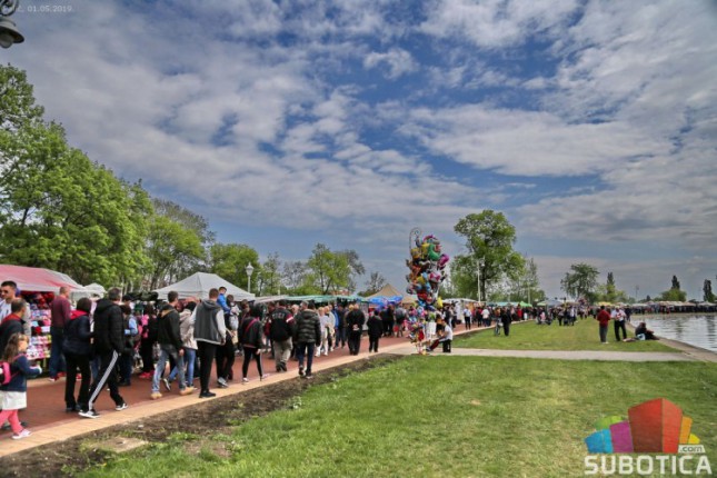 Prvi maj na Paliću ipak bez kiše, uz više hiljada posetilaca