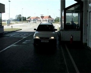 Šverc mobilnih telefona na Kelebiji