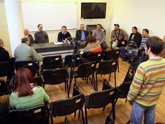 Protest paora zbog izdavanja zemljišta?