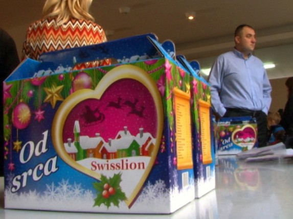 Dodeljeni paketići za decu sa invaliditetom i decu bez roditeljskog staranja