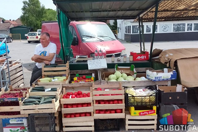 Kiša skratila sezonu omiljenog voća - na pijacama sve manje jagoda i trešanja