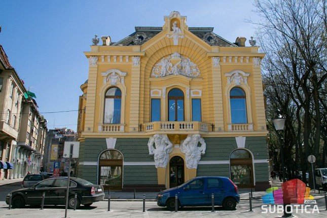 Atlasi na zgradi Gradske biblioteke zasijali novim/starim sjajem