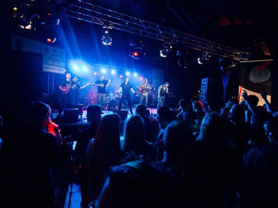 Zadovoljna publika i organizatori 10. jubilarnog Etnofesta