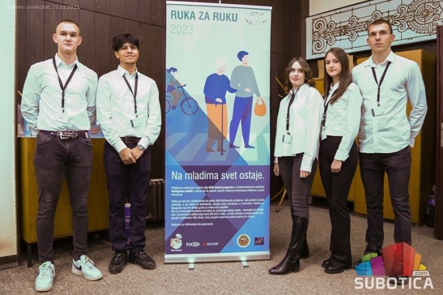 Subotički srednjoškolci realizuju projekat „Ruka za ruku“