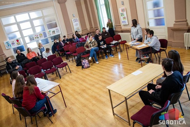 Učenici četiri osnovne škole učesnici treće debate u OŠ "Ivan Goran Kovačić”