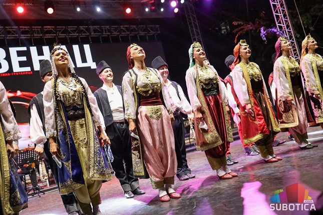 Duh tradicije u igrama i pesmama Folklornog ansambla "Venac" iz Gračanice