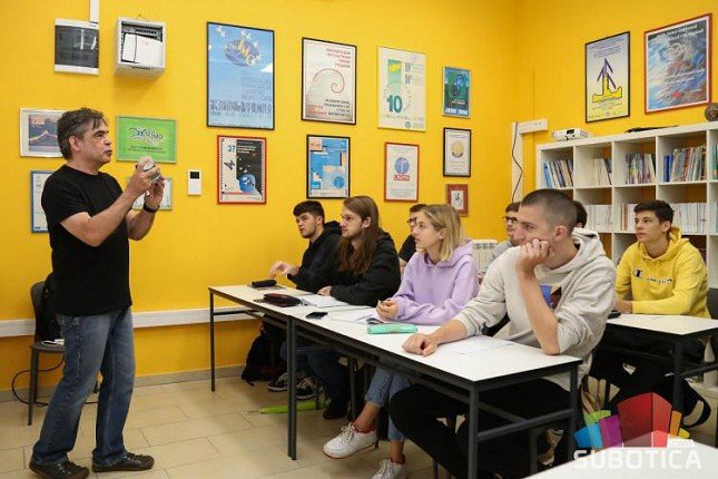 Profesor dr Endre Šili držao predavanje mladim matematičarima