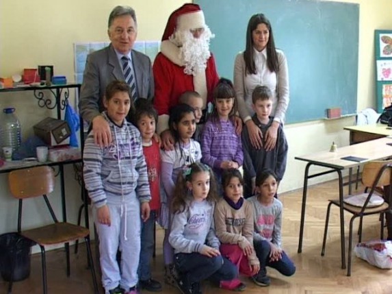 Udruženja Crnogoraca dodelilo 110 paketića učenicima OŠ "Sečenji Ištvan" i OiSŠ "Žarko Zrenjanin"