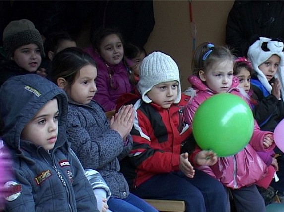 Paketići za decu romske nacionalnosti