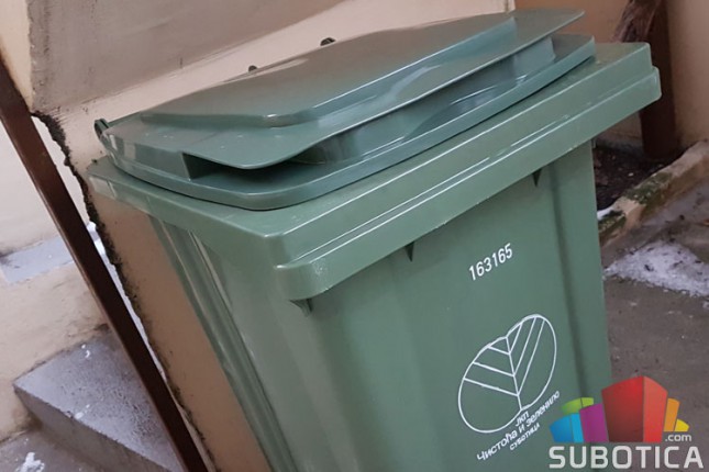 Podela tipskih kanti za smeće u MZ "Dudova šuma"