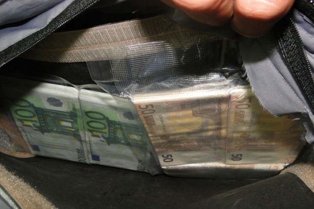 Student iz Crne Gore uhvaćen na prelazu na Horgošu u posedu preko 60.000 evra