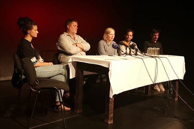 "Kad te bog ritne u stomak" - predstava o Gezi Čatu na sceni pozorišta "Deže Kostolanji"