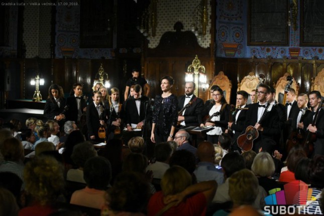 Tamburaški "O sole mio" zagrmeo Velikom većnicom