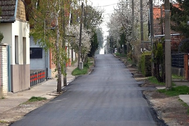 Nakon četiri decenije Ulica Vinogradi II u Čantaviru dobila asfalt