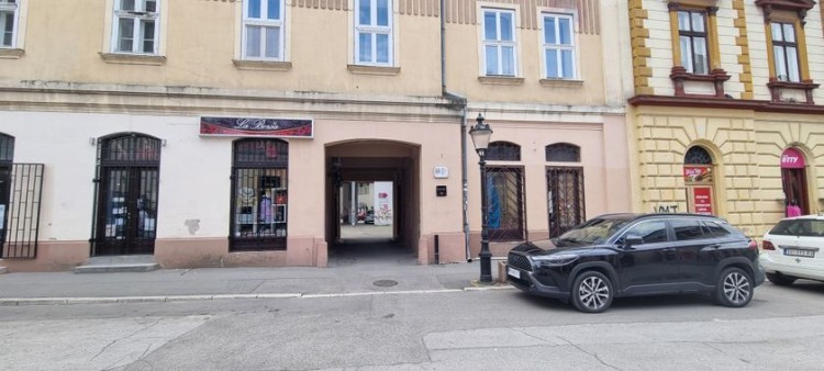 Poslovni prostor, Trg Cara Jovana Nenada 3, 29m2 (ID: 103233) | Nekretnine Subotica