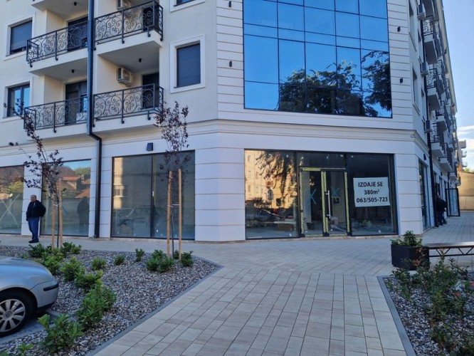 Poslovni prostor, Arsenija Čarnojevića 16, 520m2 (ID: 99469) | Nekretnine Subotica