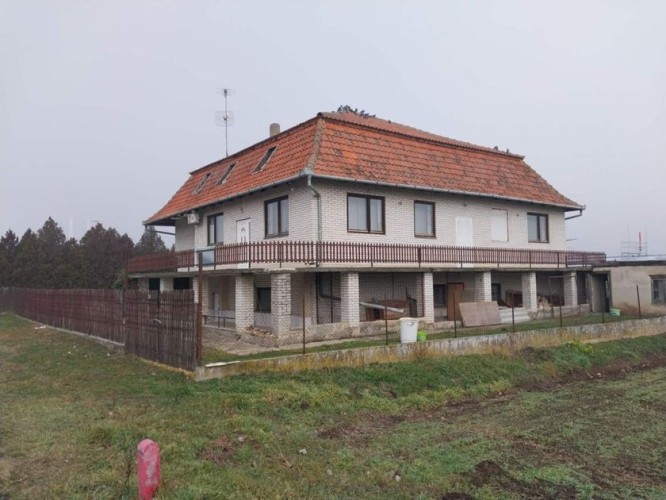 Kuća, Peščara, 860m2 (ID: 111477) | Nekretnine Subotica