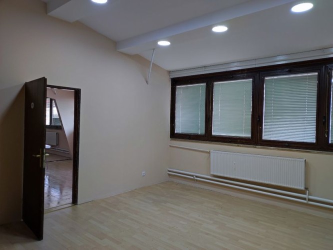 Poslovni prostor, Trg Cara Jovana Nenada 15, 254m2 (ID: 117521) | Nekretnine Subotica