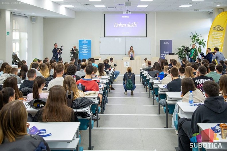 Mladi iz cele Srbije na SPARK konferenciji učili o veštačkoj inteligenciji i finansijama