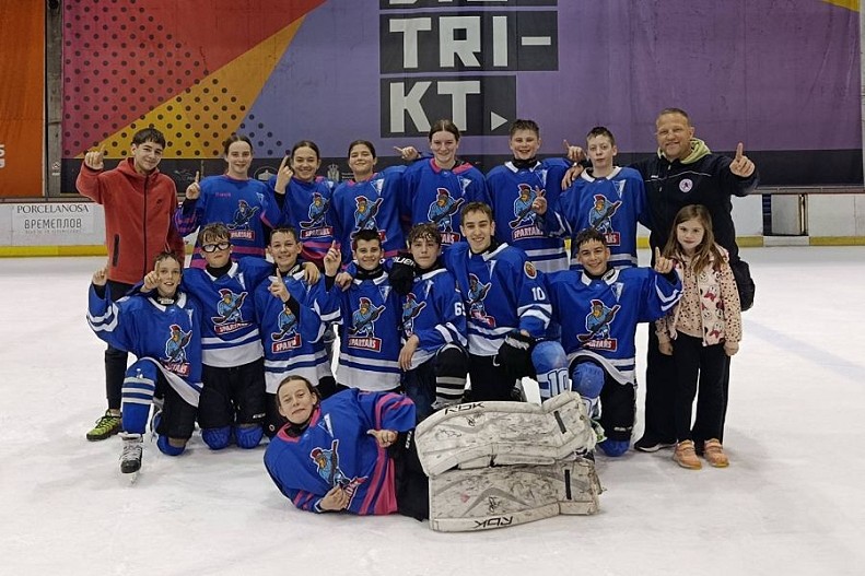 Hokej: Spartak dominirao na dva fronta - U14 osvojio Kup Vojvodine, devet hokejašica predstavljalo Srbiju u Zagrebu