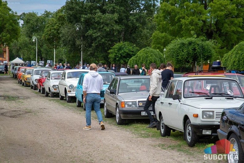 Vremeplov na točkovima: Više od 80 oldtajmera na jubilarnom susretu