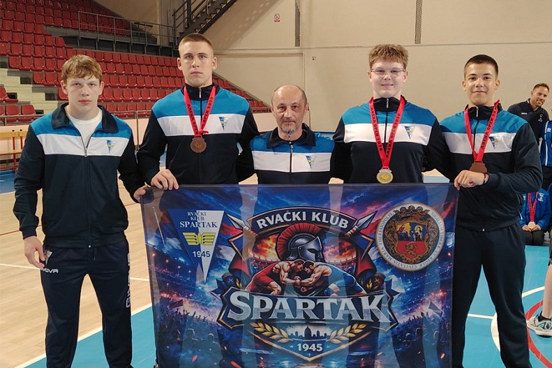 Rvanje: Tri medalje za Spartak na turniru u Puli