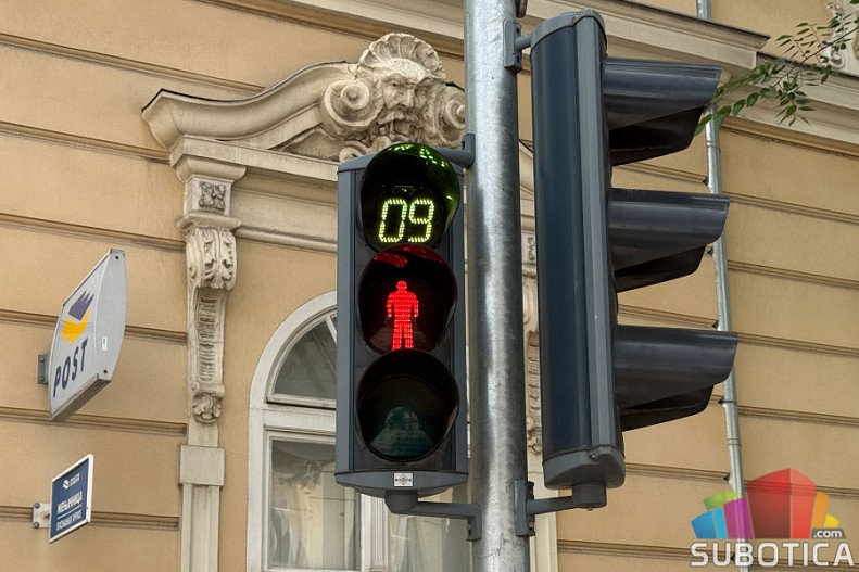 Na raskrsnicama postavljeni displeji sa odbrojavanjem i govornim modulima