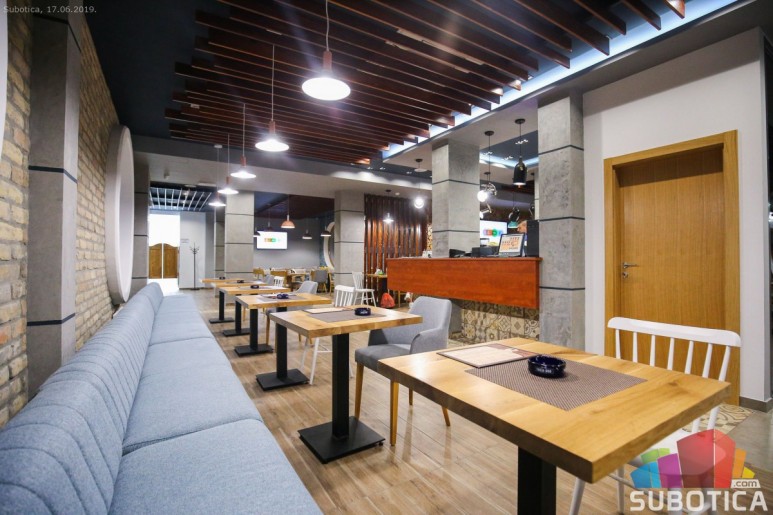 8. mart uz tamburaše u Tokio BBQ restoranu