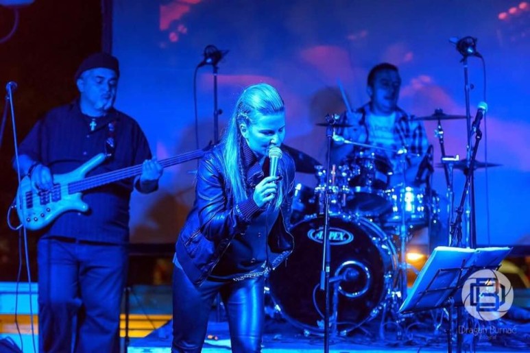 Butterflay band