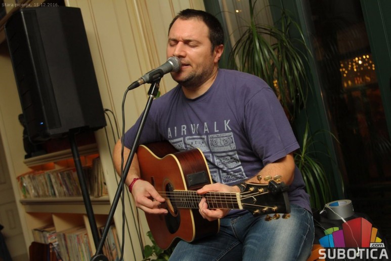 Akustična svirka: Uros Kojić