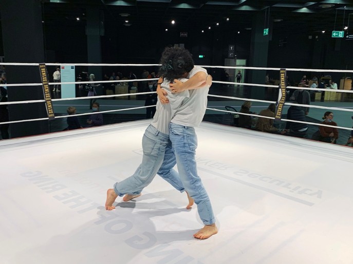 Plesni performans "Right for Fight" umetnice Ane Adam