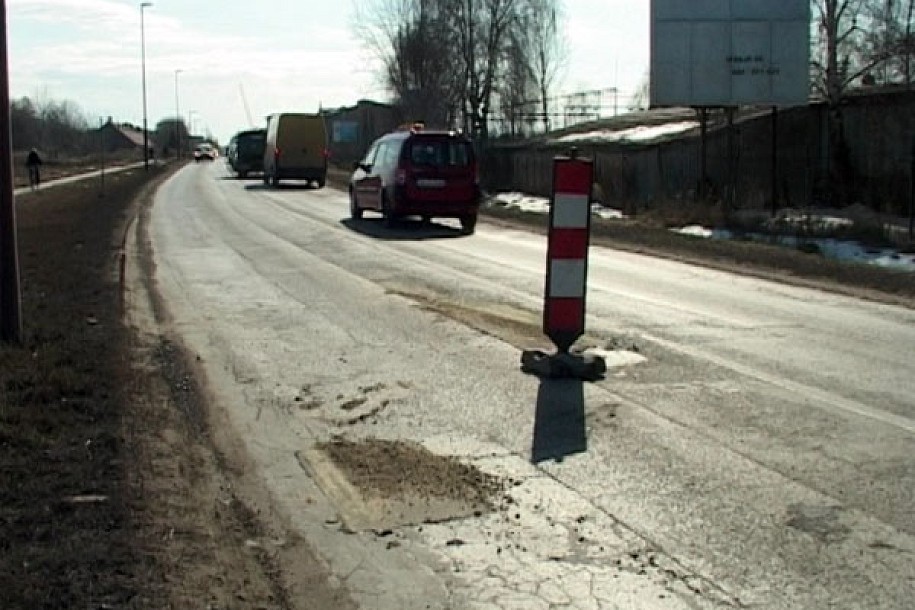 Počelo krpljenje rupa po putevima