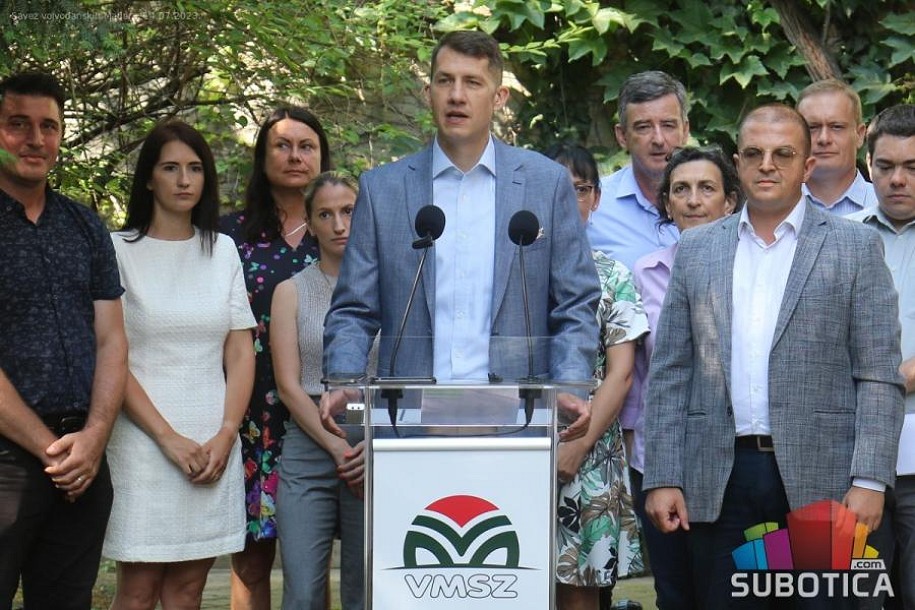 SVM ostaje uz Pastora: Ostavka odbijena, mandat potvrđen poverenjem članstva