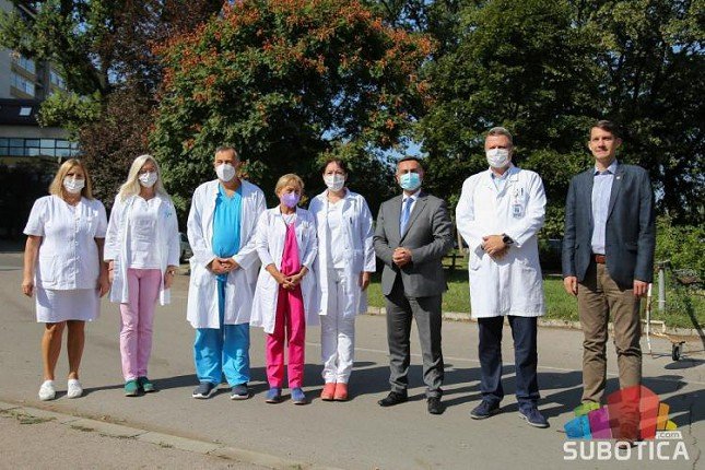 Predstavnici grada uručili poklone i vaučere majkama beba rođenih na Dan grada