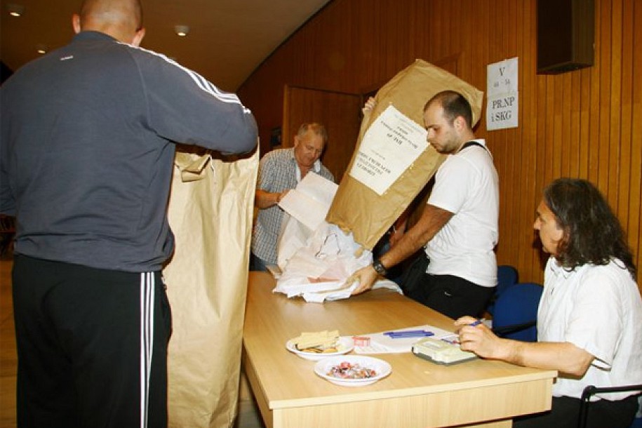 Do ponoći uvid u izborne materijale