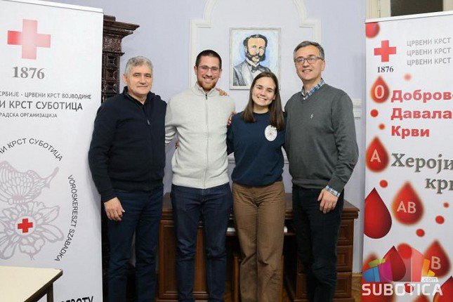 Volonteri su blago Crvenog krsta