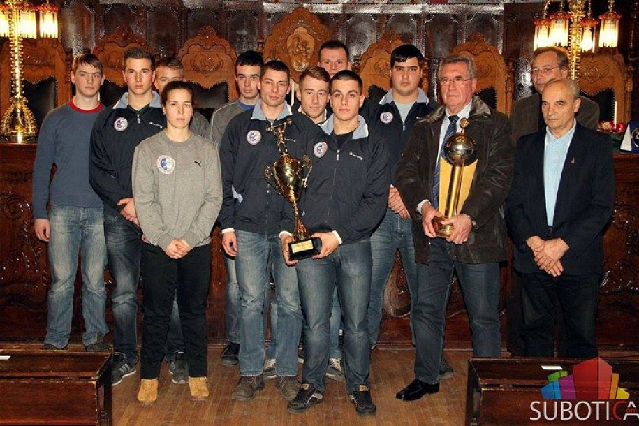 Devet medalja Kluba dizača tegova Spartaka na juniorskom Prvenstvu Vojvodine