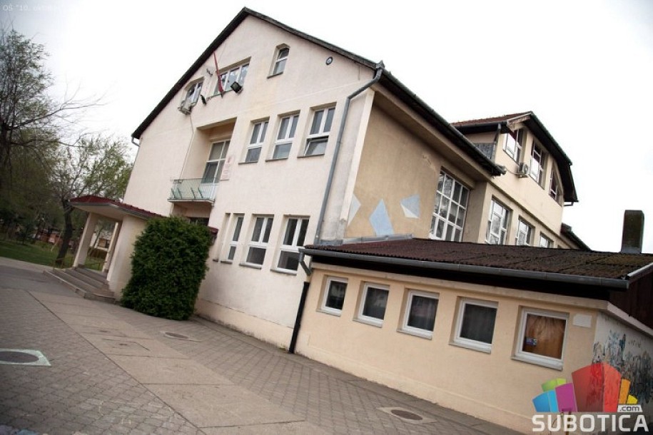 Upis prvaka u škole - roditelji zbunjeni, škole podnose teret