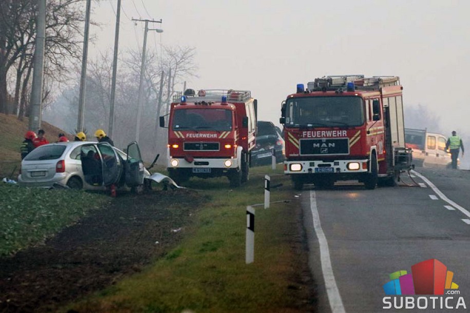 Četiri osobe teže povređene u saobraćajnim nezgodama, vatrogasci intervenisali 11 puta