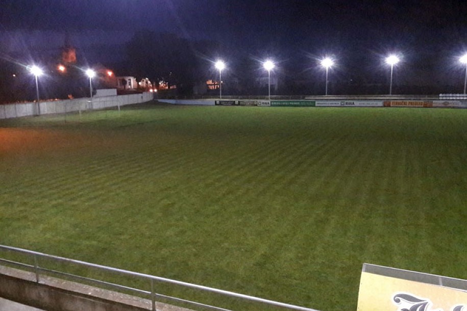 Stadion u Tavankutu pod reflektorima