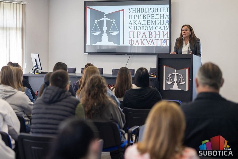 Učenici Hemijsko-tehnološke škole na Danu otvorenih vrata Pravnog fakulteta